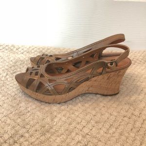 NICOLE brown leather wedge